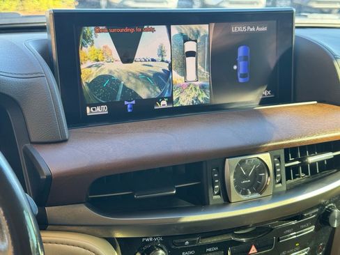 Used 2019 Lexus LX 570 4WD image 36