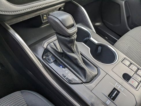 Used 2023 Toyota Highlander L image 24