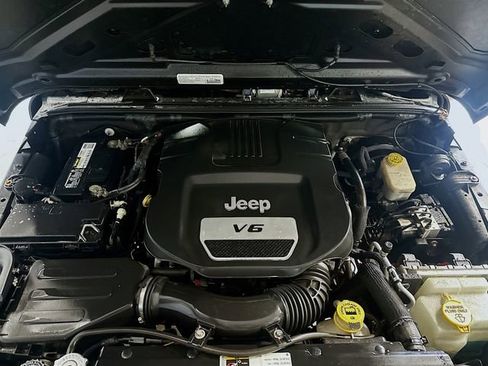 Used 2015 Jeep Wrangler Unlimited Sport w/ Quick Order Package 23S AWD/4WD image 26