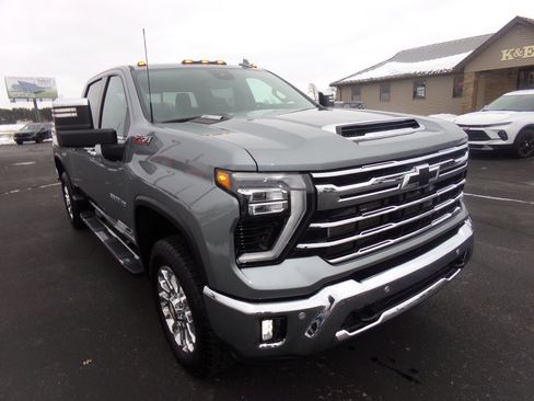 Used 2024 Chevrolet Silverado 3500 LTZ w/ LTZ Premium Package image 7
