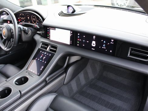 Used 2022 Porsche Taycan Turbo S image 32