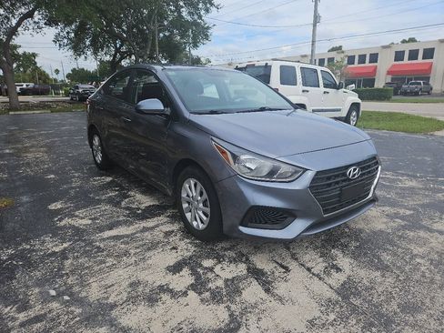 Used 2018 Hyundai Accent SEL FWD image 3