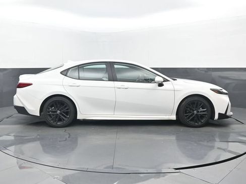 Used 2025 Toyota Camry SE FWD image 2