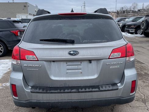 Used 2011 Subaru Outback 2.5i Limited image 4