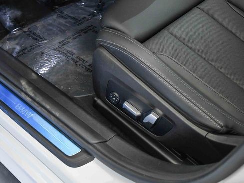 Certified 2022 BMW 330i Sedan w/ Convenience Package image 21