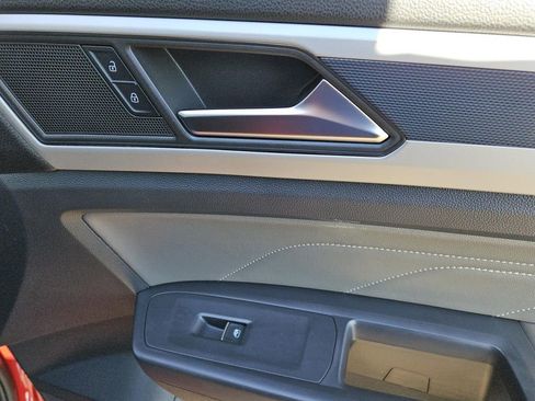 Used 2021 Volkswagen Atlas Cross Sport SE w/ Panoramic Sunroof Package image 29