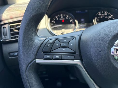 Used 2020 Nissan Rogue Sport S image 34