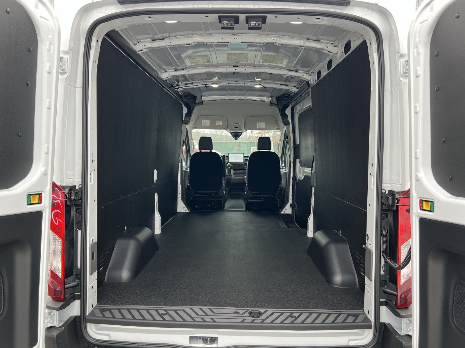New 2026 Ford Transit 250 148 Medium Roof w/ Load Area Protection Package RWD image 32