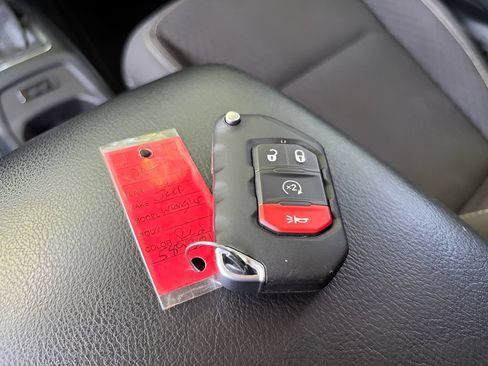 Used 2021 Jeep Wrangler Unlimited Sport AWD/4WD image 22
