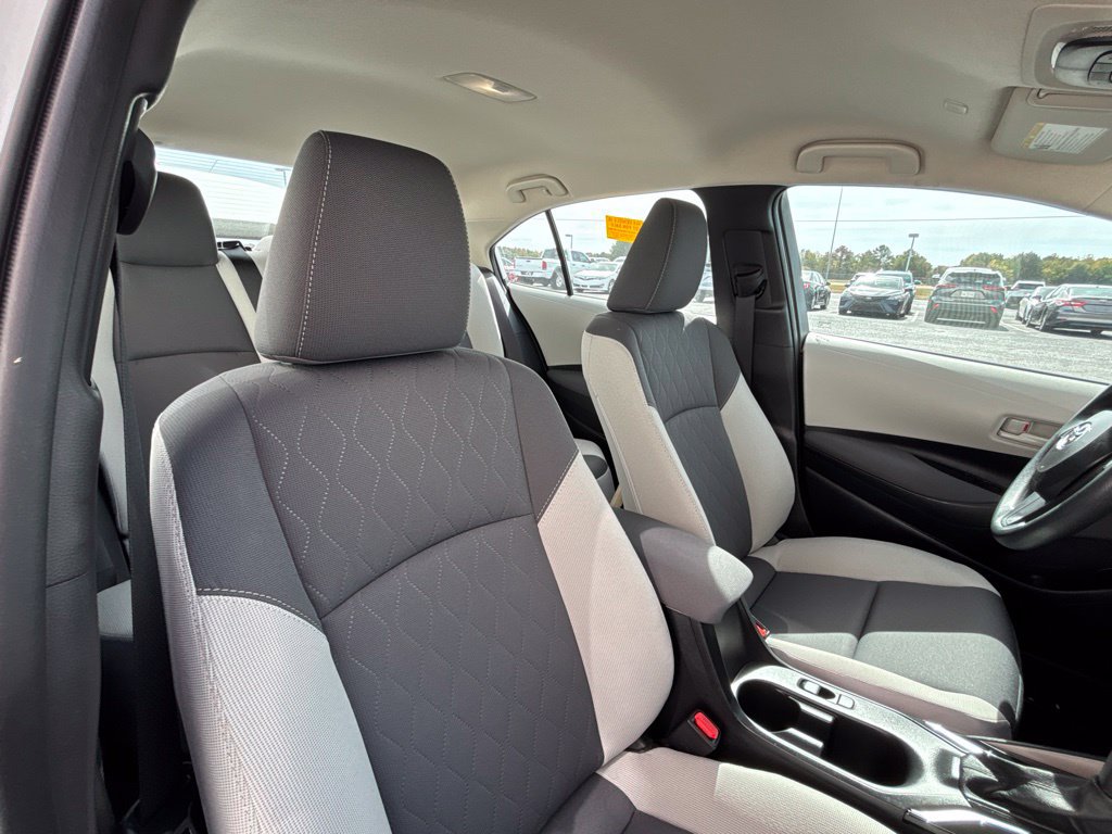 Used 2025 Toyota Corolla LE FWD image 17