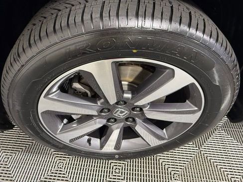 Used 2025 Honda Pilot Elite image 14