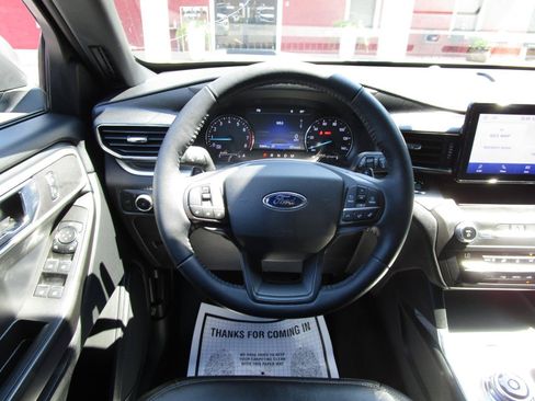 Used 2020 Ford Explorer XLT w/ Equipment Group 202A RWD image 10