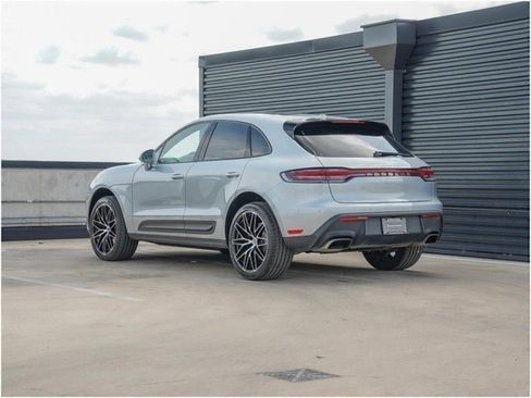Certified 2025 Porsche Macan image 3