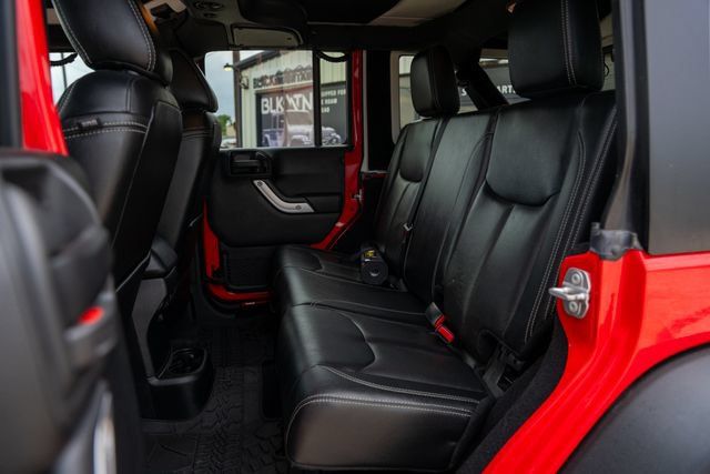 Used 2017 Jeep Wrangler Unlimited Rubicon w/ Connectivity Group AWD/4WD image 37