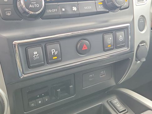 Used 2020 Nissan Titan SL w/ Moonroof Package AWD/4WD image 27