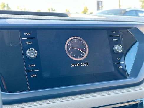 Used 2024 Volkswagen Taos SE image 12