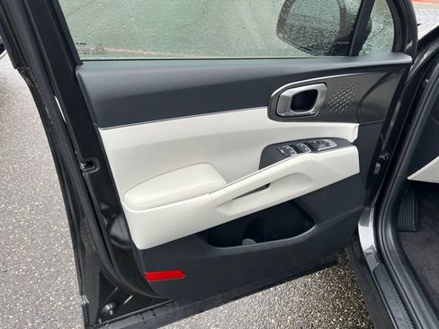 New 2025 Kia Sorento EX image 11