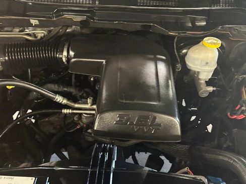 Used 2021 RAM 1500 Classic SLT RWD image 39