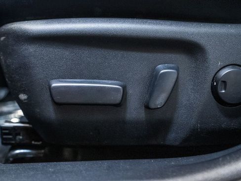 Used 2017 Toyota Camry SE w/ Moonroof Package image 20