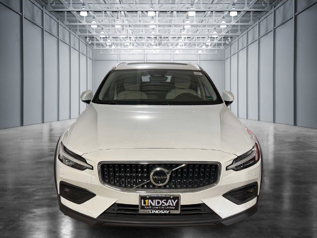 Used 2026 Volvo V60 B5 Cross Country Plus w/ Protection Package Premier AWD/4WD image 2