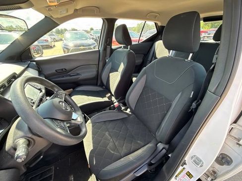 Used 2020 Nissan Kicks S FWD image 19