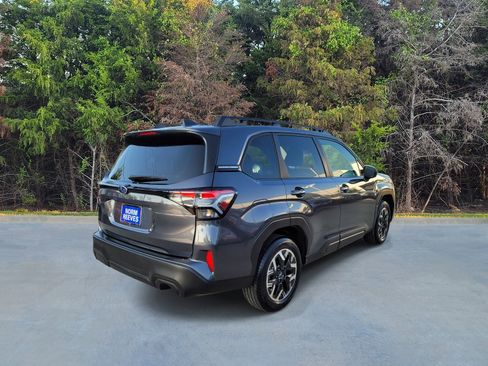 Used 2025 Subaru Forester Premium AWD/4WD image 17