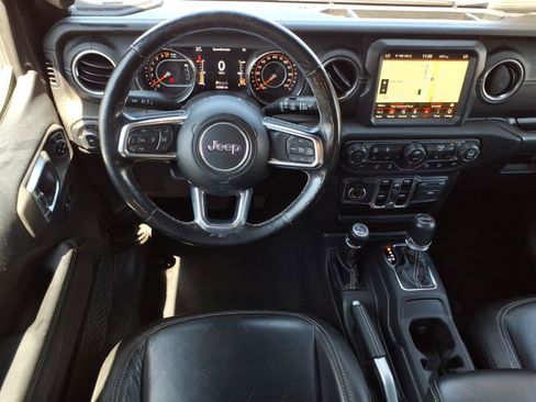 Used 2019 Jeep Wrangler Unlimited Sahara AWD/4WD image 16