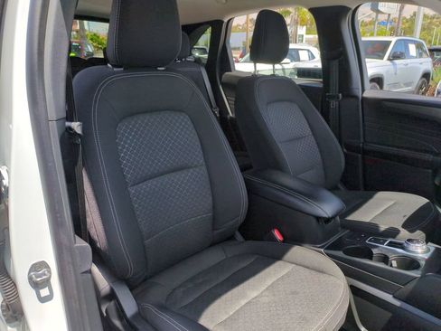 Used 2025 Ford Escape Active AWD/4WD image 30