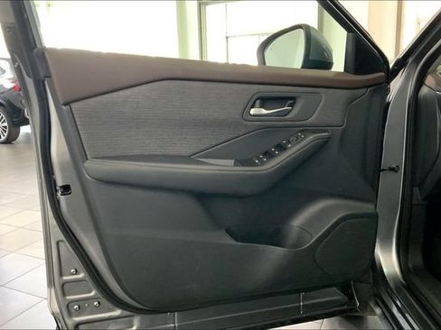 Used 2021 Nissan Rogue SV FWD image 10