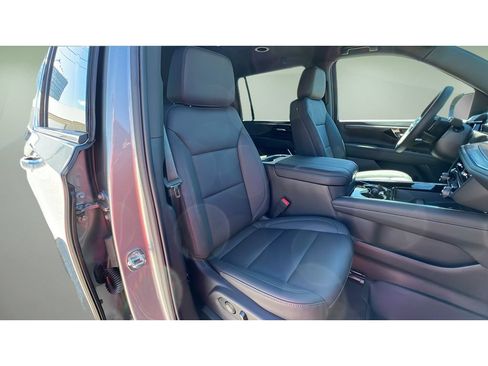 New 2026 Chevrolet Suburban LT w/ Comfort Package AWD/4WD image 32