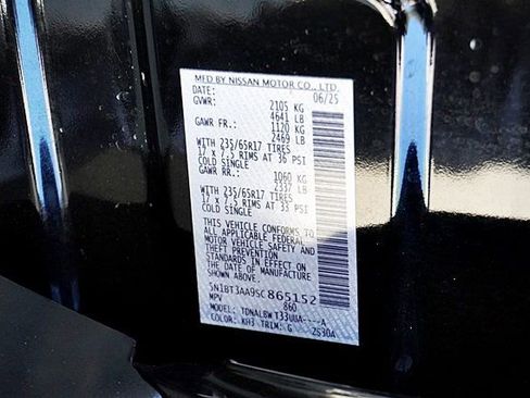 Used 2025 Nissan Rogue S FWD image 32
