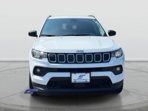 Used 2022 Jeep Compass Latitude image 2