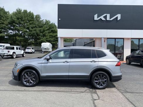Used 2023 Volkswagen Tiguan SE AWD/4WD image 2