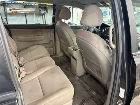 Used 2021 Kia Sedona LX image 15