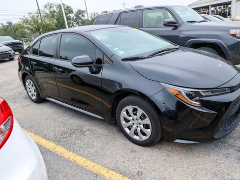 Used 2022 Toyota Corolla LE FWD image 6