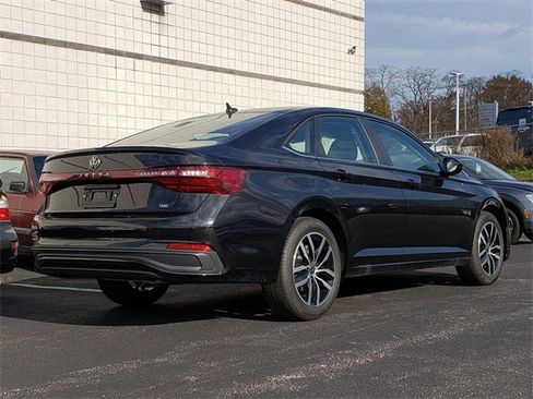 New 2026 Volkswagen Jetta SE image 3