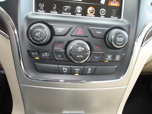 Used 2014 Jeep Grand Cherokee Limited w/ Luxury Group II image 15