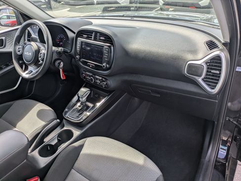 Used 2022 Kia Soul LX w/ Technology Package FWD image 32