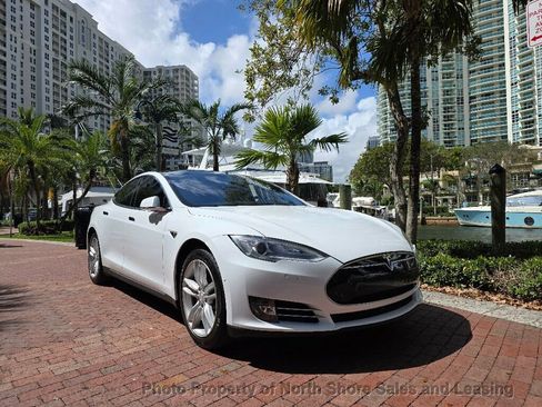 Used 2015 Tesla Model S 70 image 1