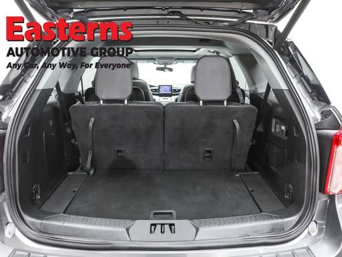 Used 2022 Ford Explorer XLT w/ Equipment Group 202A image 9