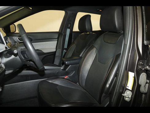 Used 2023 Jeep Compass Latitude AWD/4WD image 23