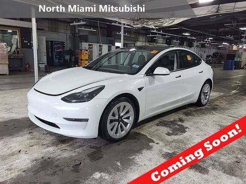 Used 2023 Tesla Model 3 Standard Range RWD image 1