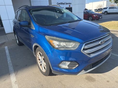 Used 2018 Ford Escape SEL image 2