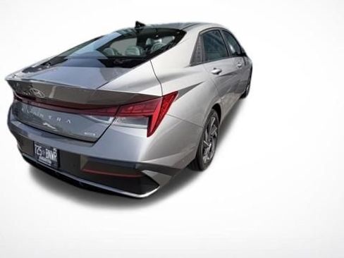 Used 2024 Hyundai Elantra Limited image 4