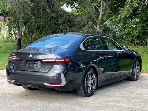 Used 2025 BMW i5 eDrive40i w/ Premium Package image 8