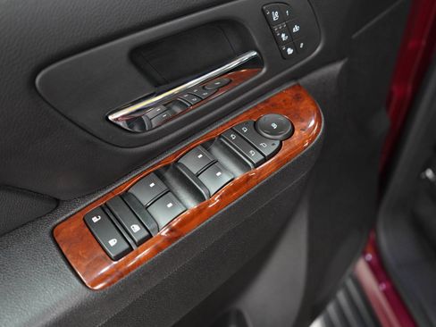 Used 2011 Chevrolet Suburban LTZ AWD/4WD image 21