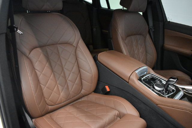 Used 2023 BMW X6 xDrive40i w/ M Sport Package AWD/4WD image 6