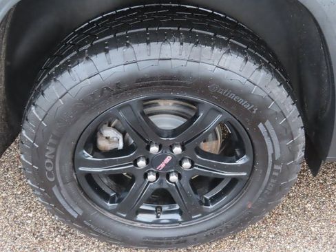 Used 2023 GMC Acadia AT4 w/ Technology Package image 15