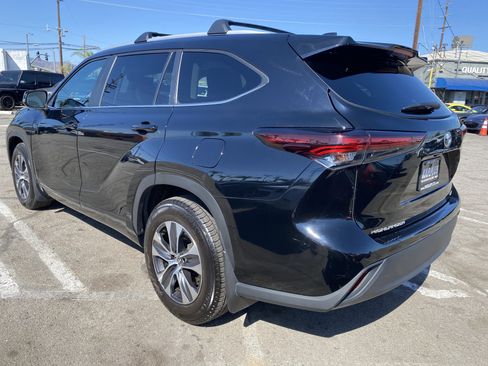Used 2024 Toyota Highlander XLE FWD image 10