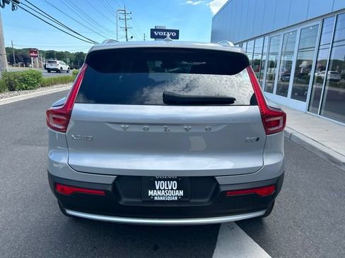 Used 2025 Volvo XC40 B5 Plus AWD/4WD image 4